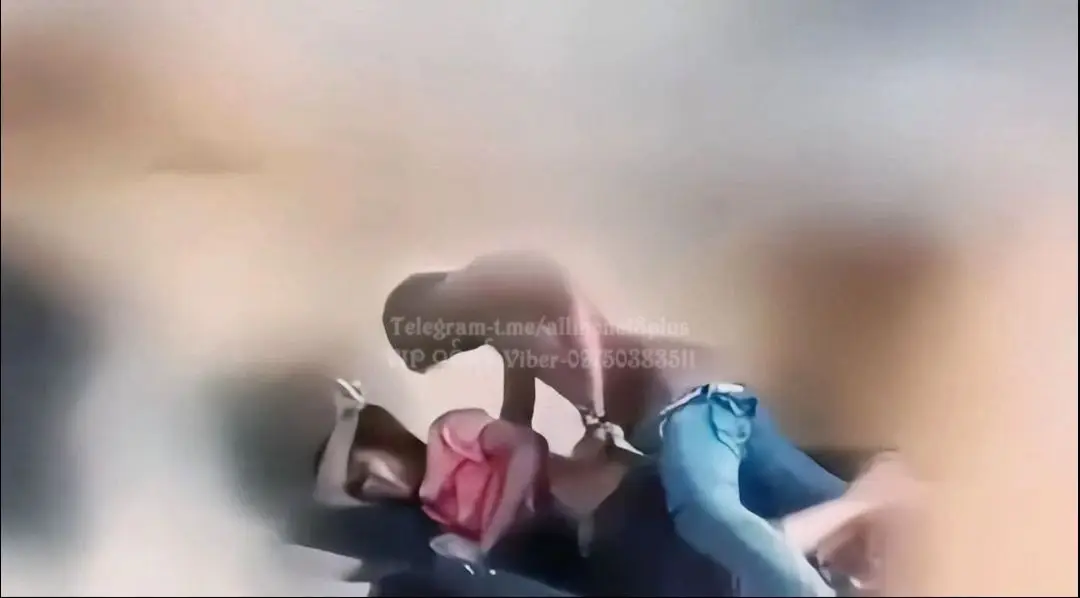 ကောင်မလေးကို မှောက်ခုံတီးတာ – Couple Having Sex In The Old Building