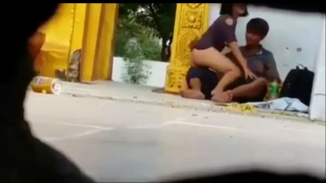 ဘုရားပေါ်မှာကြုံးတဲ့အတွဲ – Teen Couple Having Sex On The Pagoda