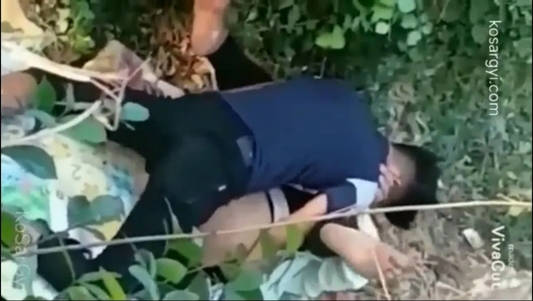 ချုံထဲမှာကြုံးတဲ့အတွဲ – Couple Having Outdoor Sex In The Bush