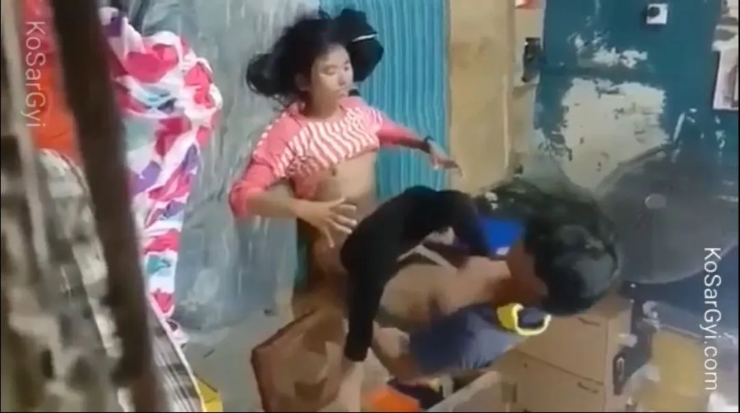 ကုတင်ပေါ်တင်ဆော်တဲ့ဘဲ – Couple Having Rough Sex In The Bedroom