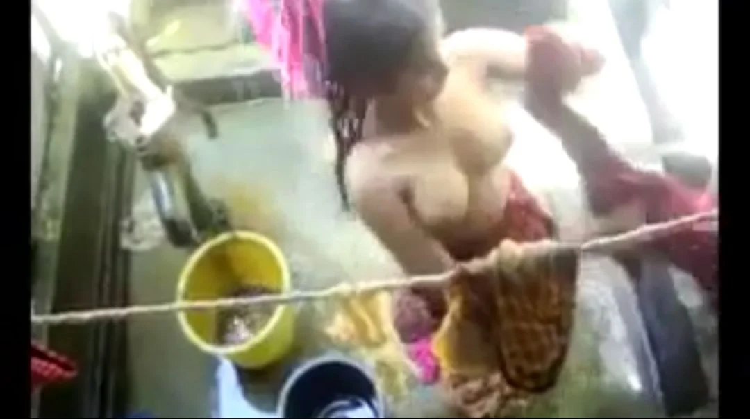 ရေချိုးချောင်းရိုက် (၁၃) – Teen Girls Shower In The Bathroom