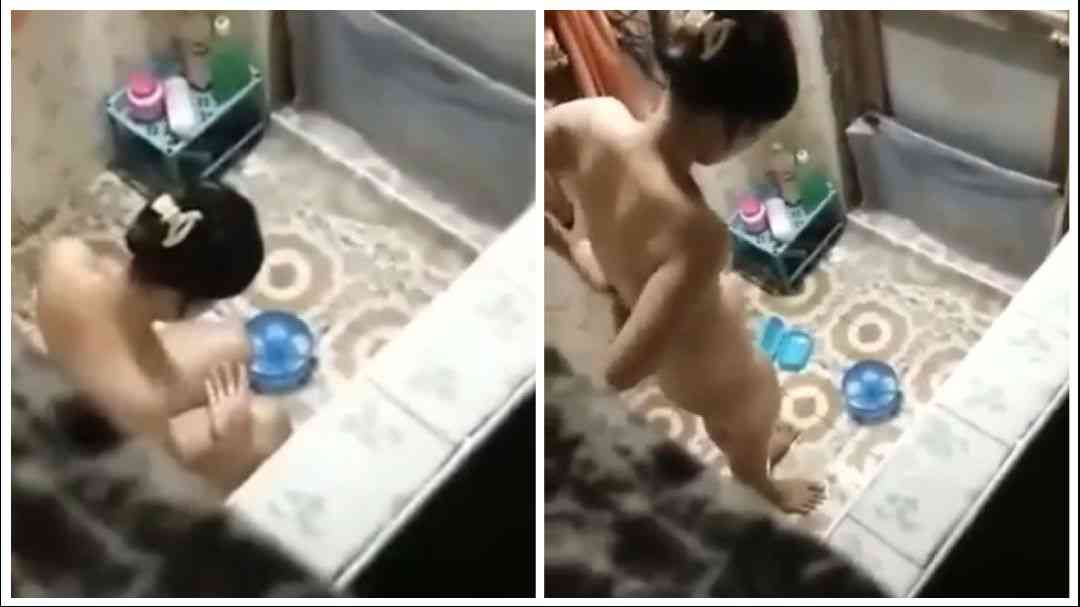 ရေချိုးချောင်းရိုက် (၂၄) – Myanmar Girl Shower In The Bathroom
