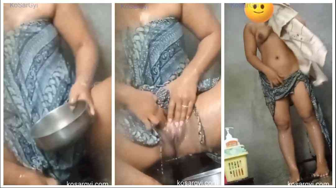 ရေချိုးနေတဲ့ အန်တီ – A Woman Shower At Home