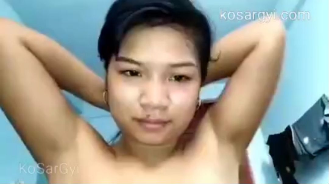 ချွေးလေးသုတ်ပြီး အပေါ်ကဆောင့်ပေးတဲ့စော် – Real Homemade Reverse Cowgirl Riding Fucked