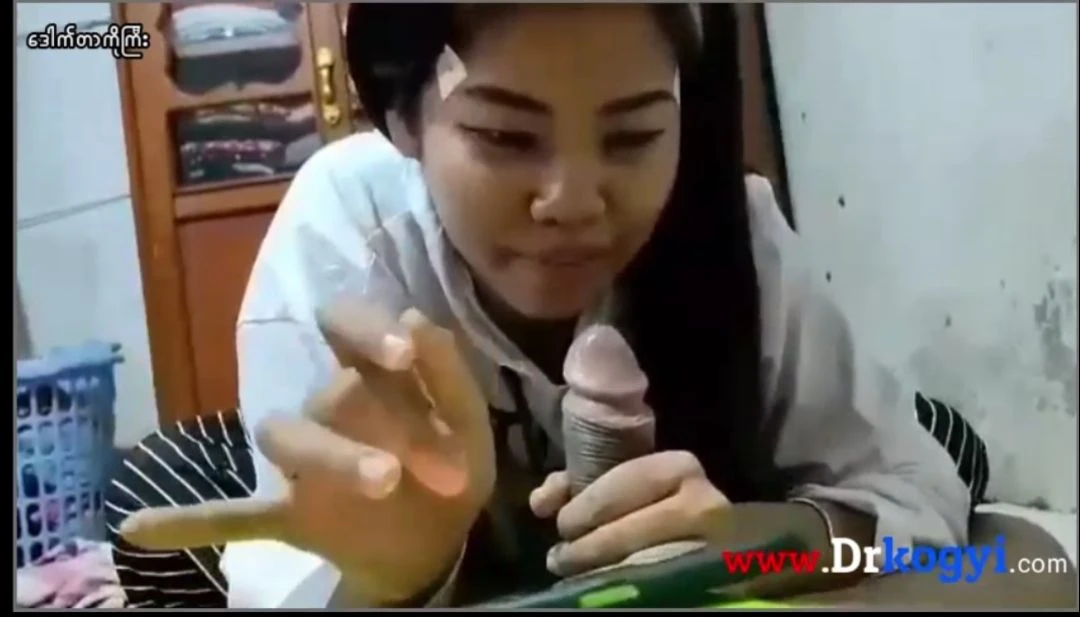 နေမကောင်းနေတဲ့မိန်းမကို ဆယ်မိနစ်မှုတ်ခိုင်းတာ – Blowjob of beautiful girl