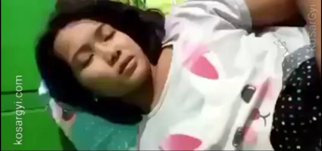 စော်လေးပိပိကို ဖြဲကြည့်လို့ဝမှ ကြိတ်တာ – Amateur Asian Homemade Fuck Video